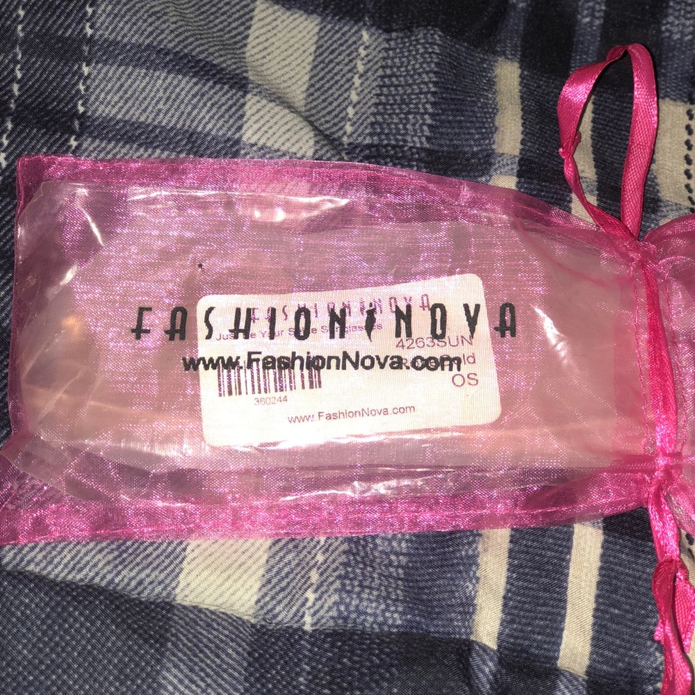 Fashion Nova rose gold sun glasses
